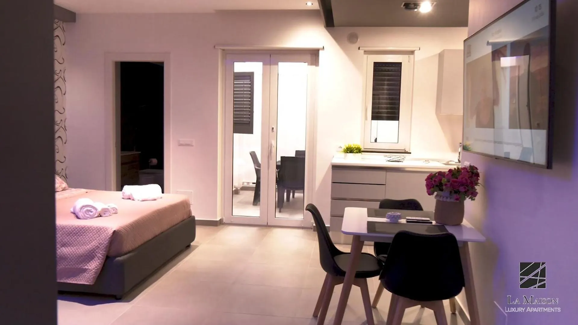 La Maison Luxury Apartments Terme Vigliatore Italien
