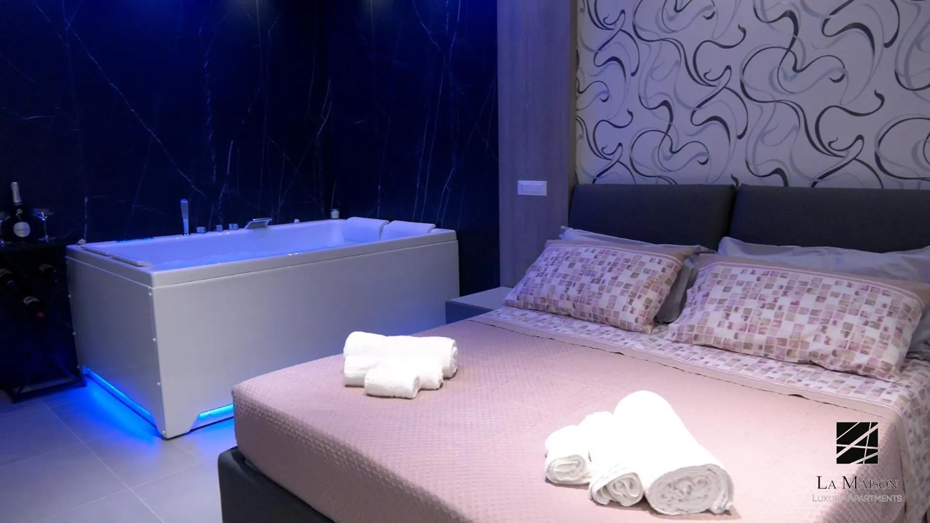 La Maison Luxury Apartments Terme Vigliatore Italien
